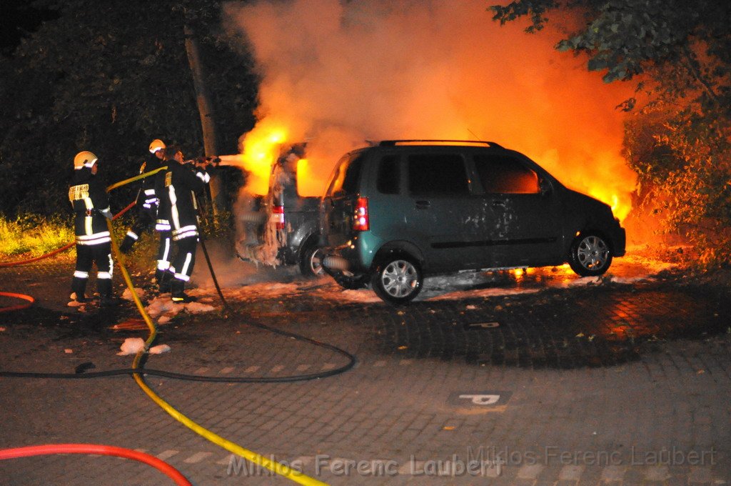 Wieder brennende Autos in Koeln Hoehenhaus P101.JPG